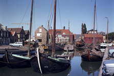 852327 Gezicht op de Oude Haven te Spakenburg.